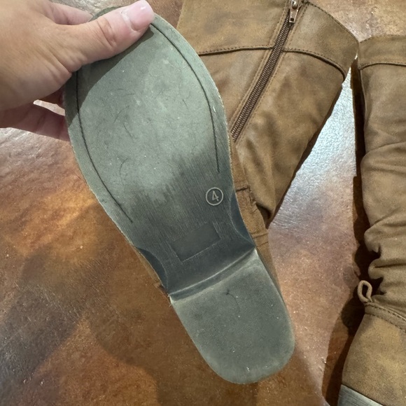 Boots - Picture 3 of 3